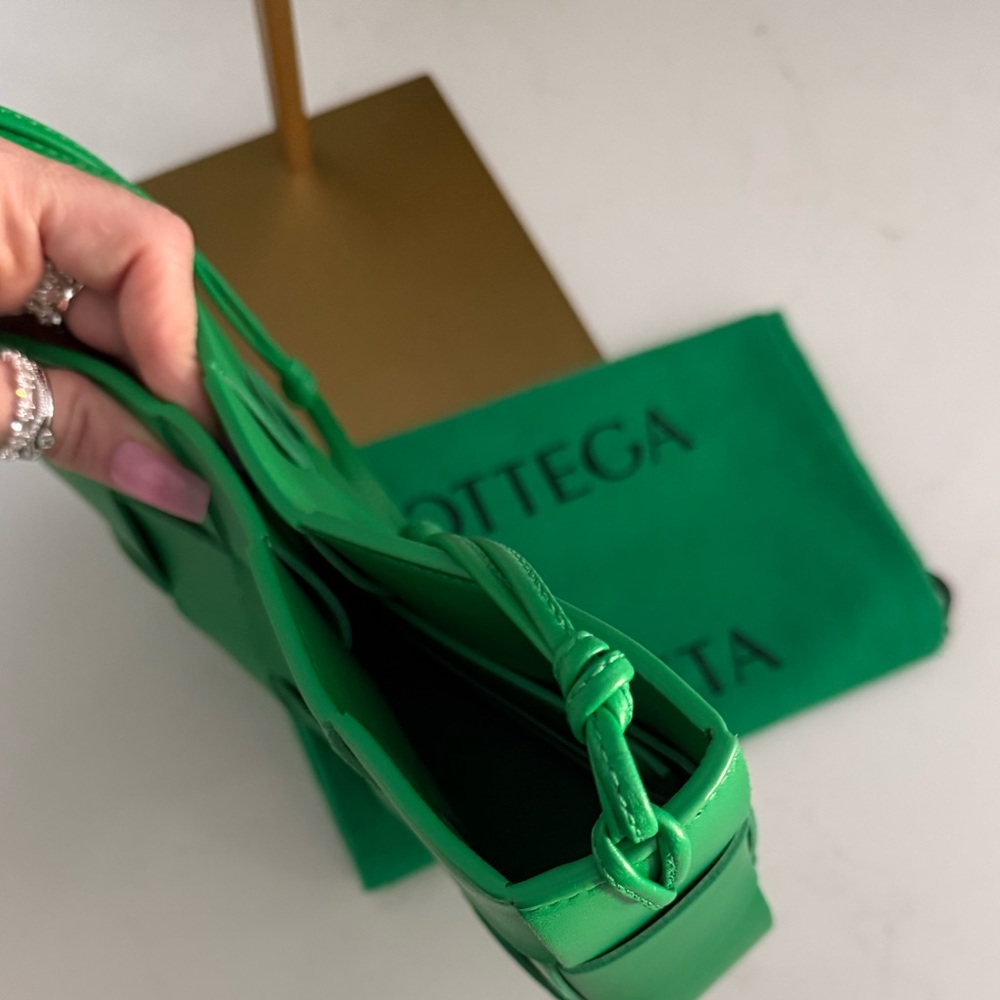 BOTTEGA VENETA Calfskin Maxi Intrecciato Cassette Pouch on Strap in Parakeet - Picture 9 of 15